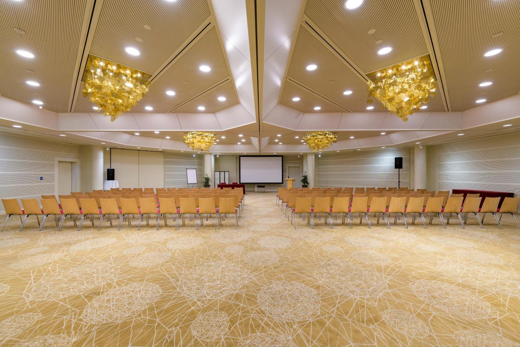 Hotel Mövenpick 4*